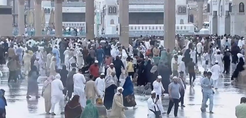 أمطار خفيفة إلى متوسطة تعزّز الإقبال السياحي على معالم المدينة المنورة
