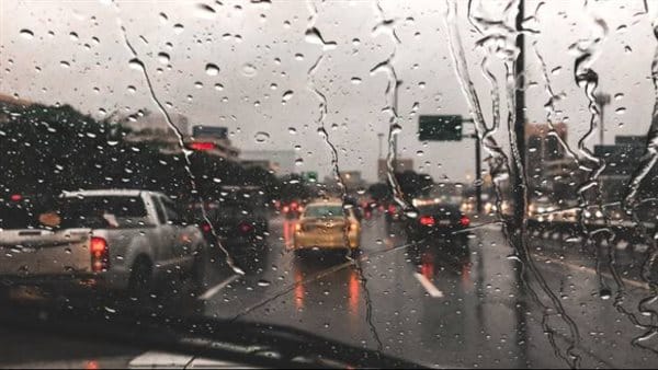 سقوط الامطار