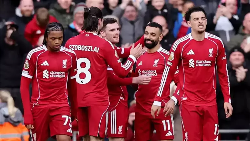 صلاح يقود تشكيل ليفربول أمام إيفرتون