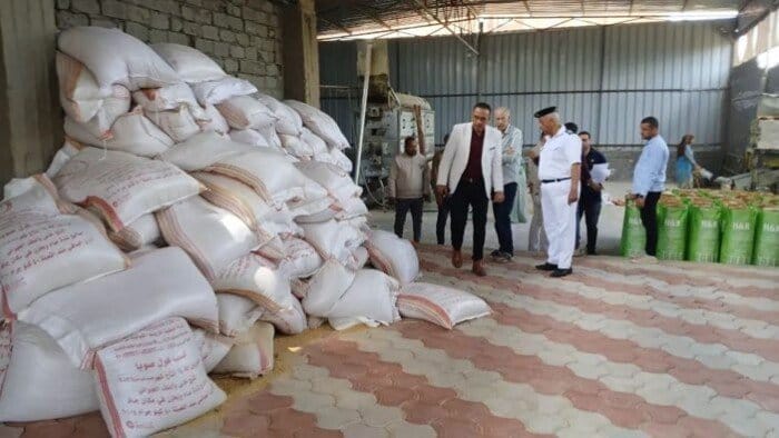 ضبط مصنع مخالف يحول علفًا حيوانيًا إلى دقيق غذائي بالمنوفية