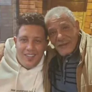 لحظات مؤثرة في وداع والد حمو بيكا بمسجد العمري