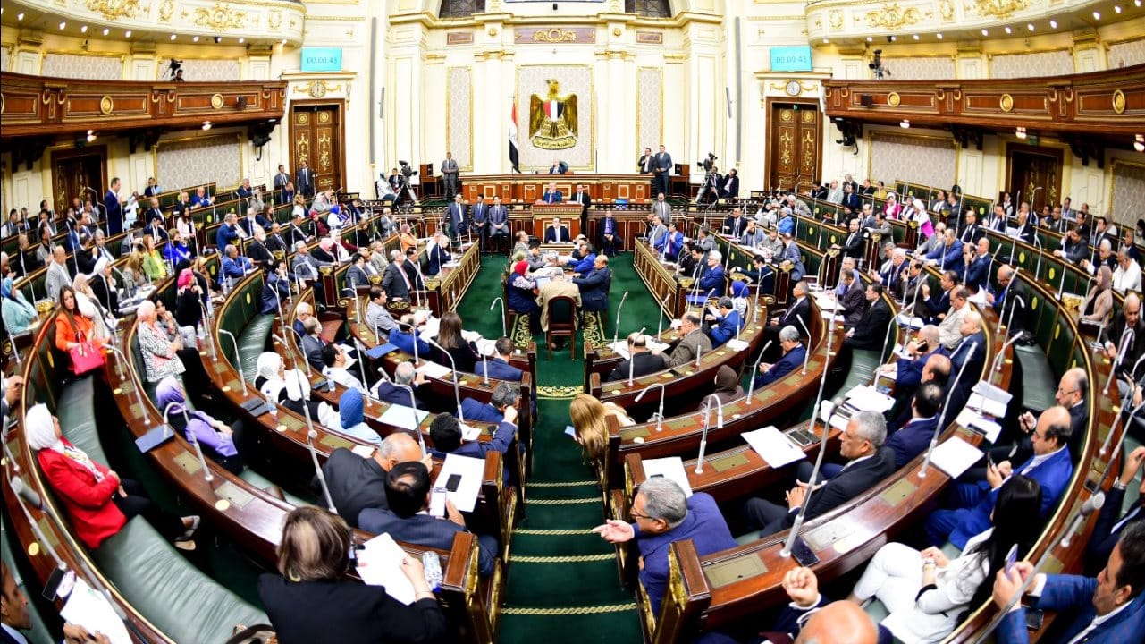 البرلمان يطرح توطين الصناعات حلًا عاجلًا لزيادة العملة الصعبة