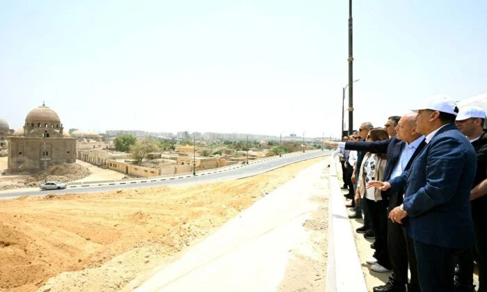 مدبولي يتفقد تطوير السيدة عائشة ومشروع محور صلاح سالم الجديد
